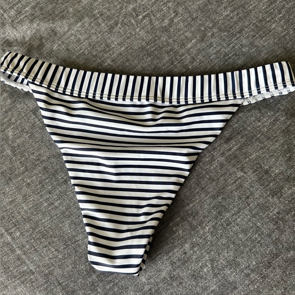 3/$20 NWOT Tobi pinstripe bikini bottom - Picture 3 of 3